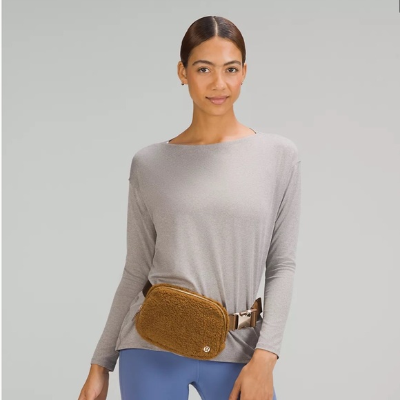 Lululemon Everywhere Fleece Belt Bag in Burnt Caramel - Picture 5 of 6